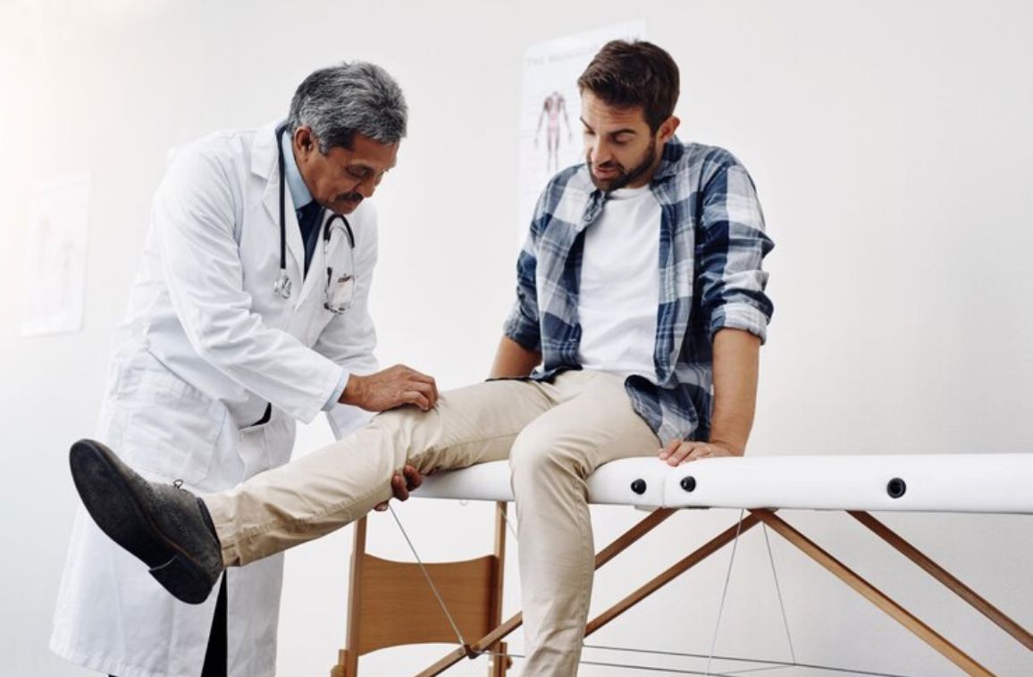 When to Consult an Orthopedic Specialist for Knee Pain